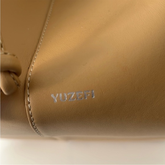 Yuzefi Large Mochi tote bag in Cashew - Picture 8 of 9
